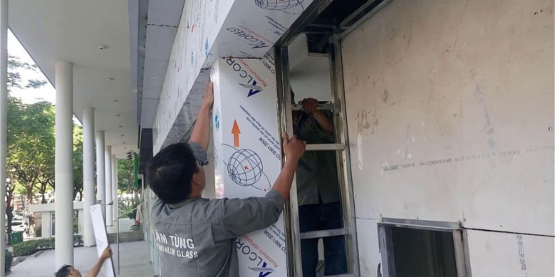 cách ốp alu lên tường